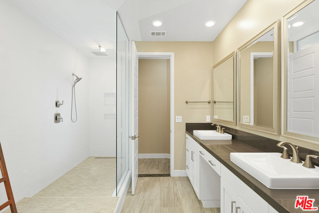 Property photo 50