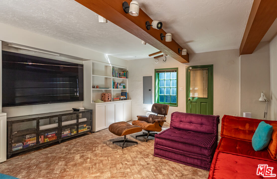 Property photo 33