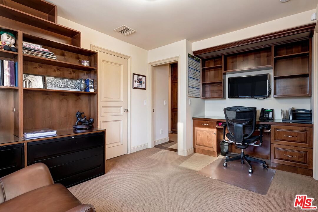 Property photo 32