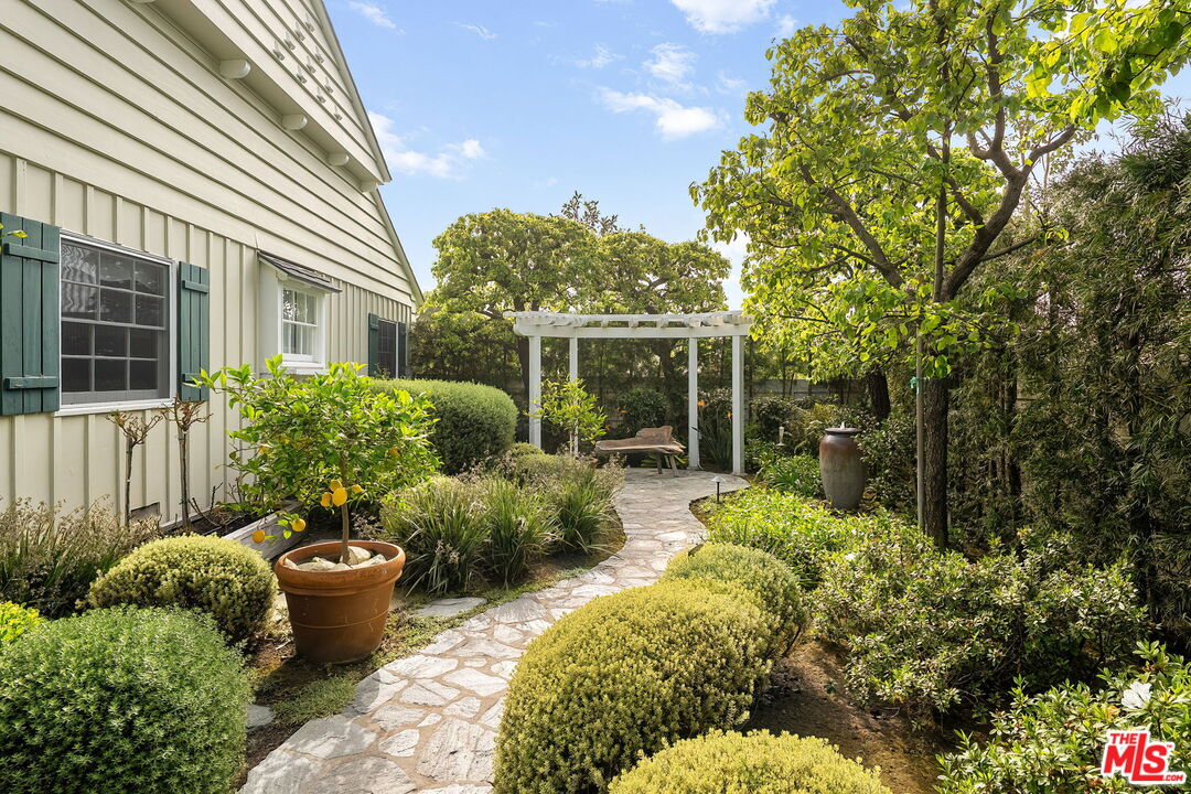 Property photo 32