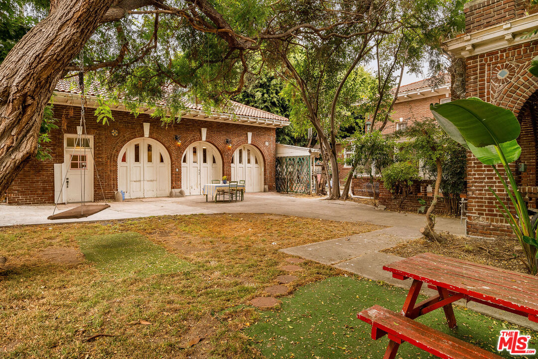 Property photo 38