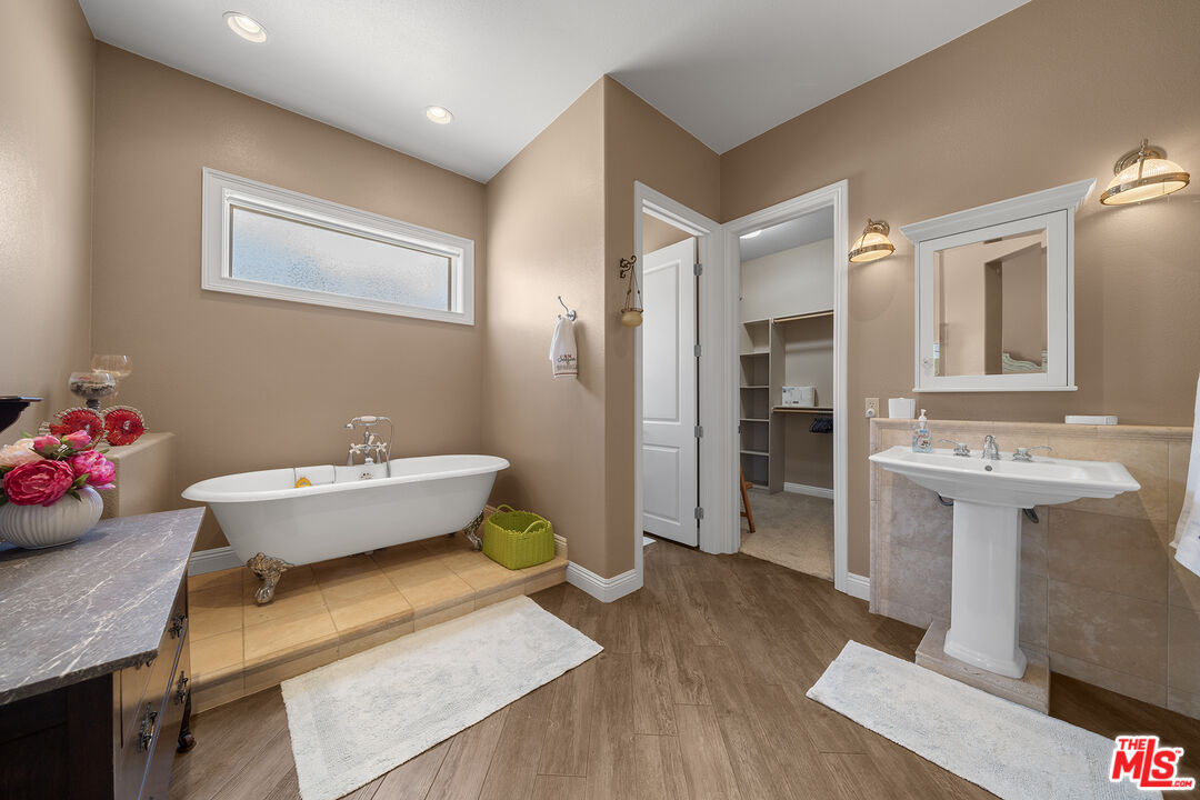 Property photo 35