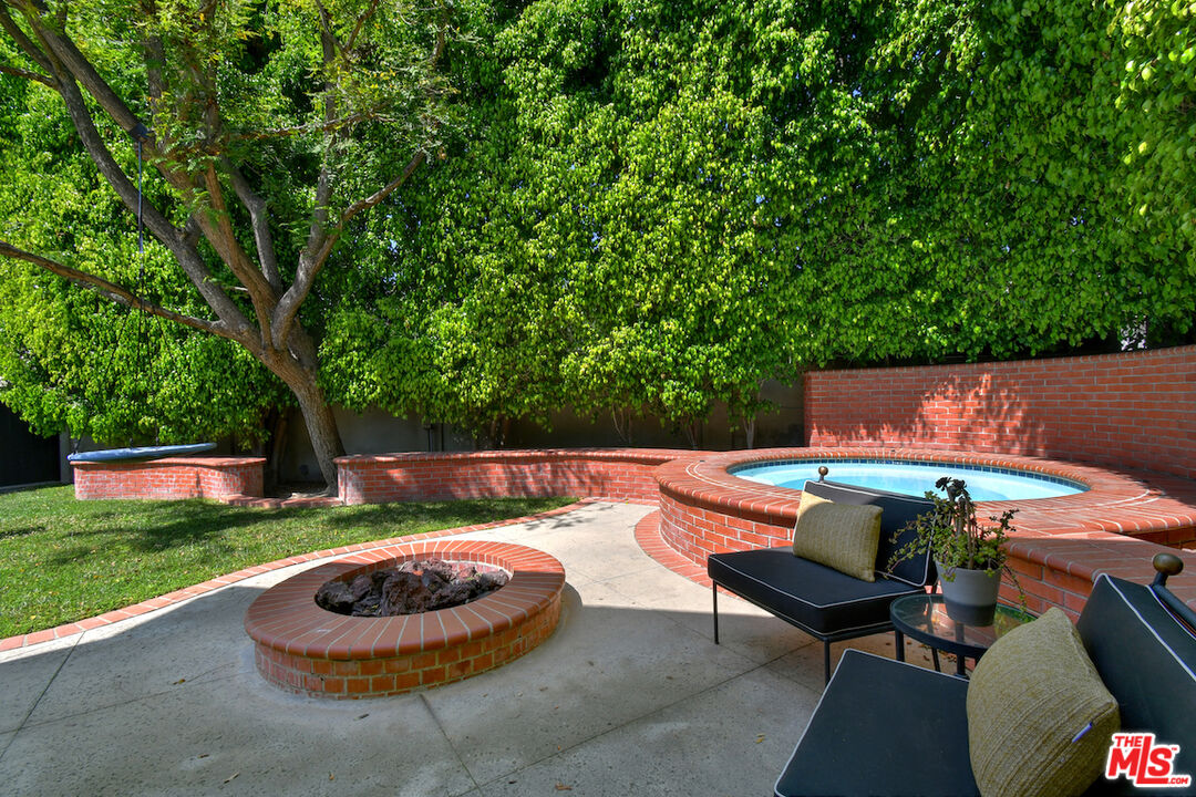 Property photo 33