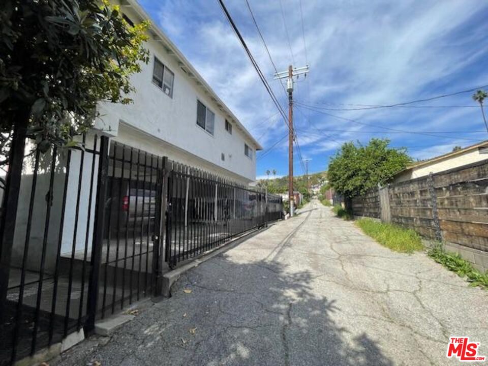 Property photo 31
