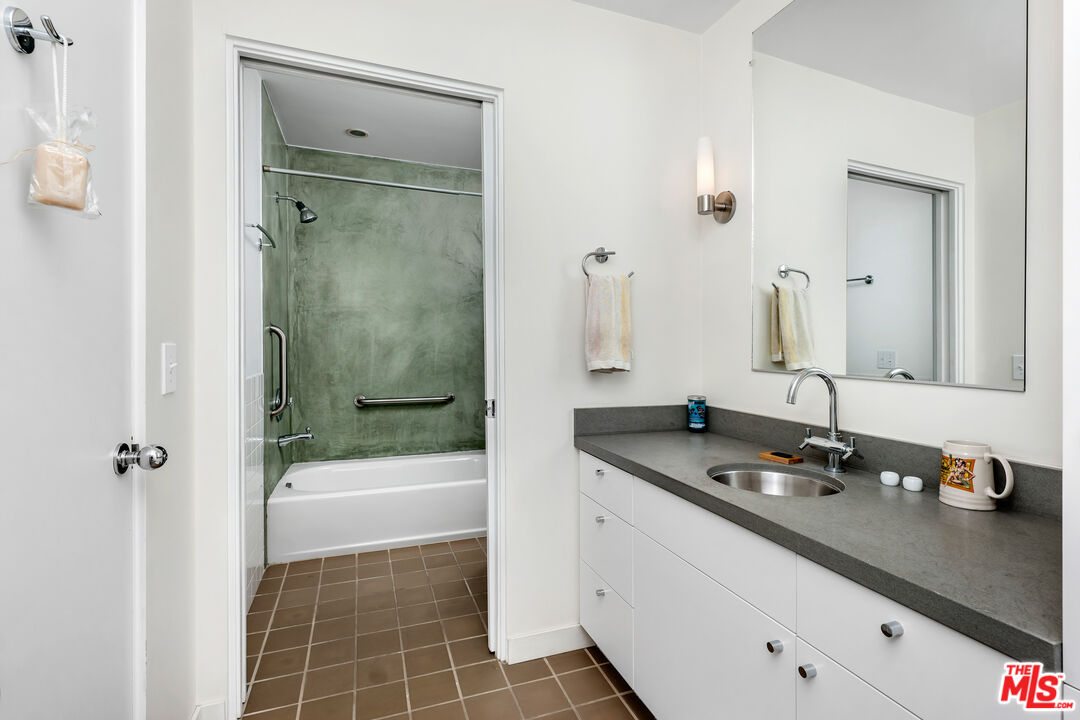 Property photo 25