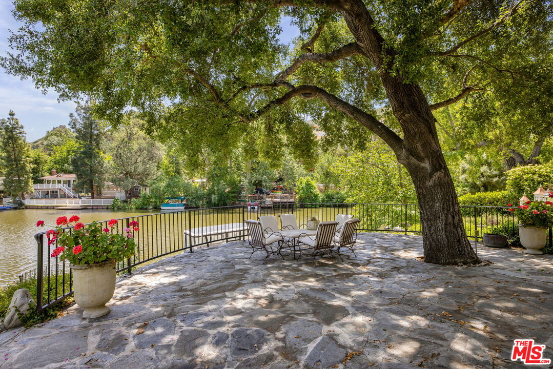 Property photo 32
