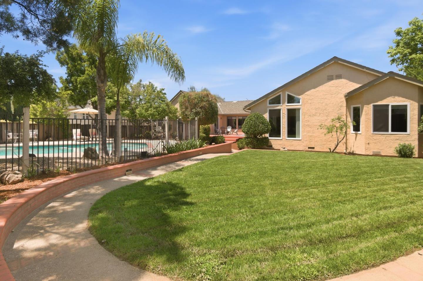 Property photo 32