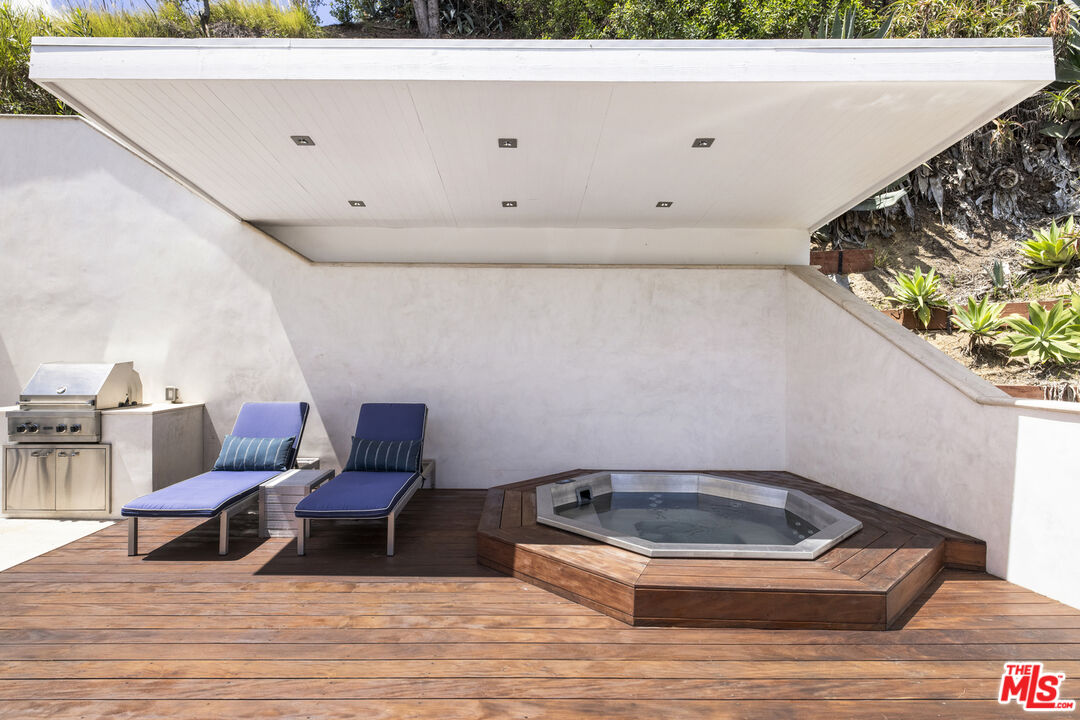 Property photo 32