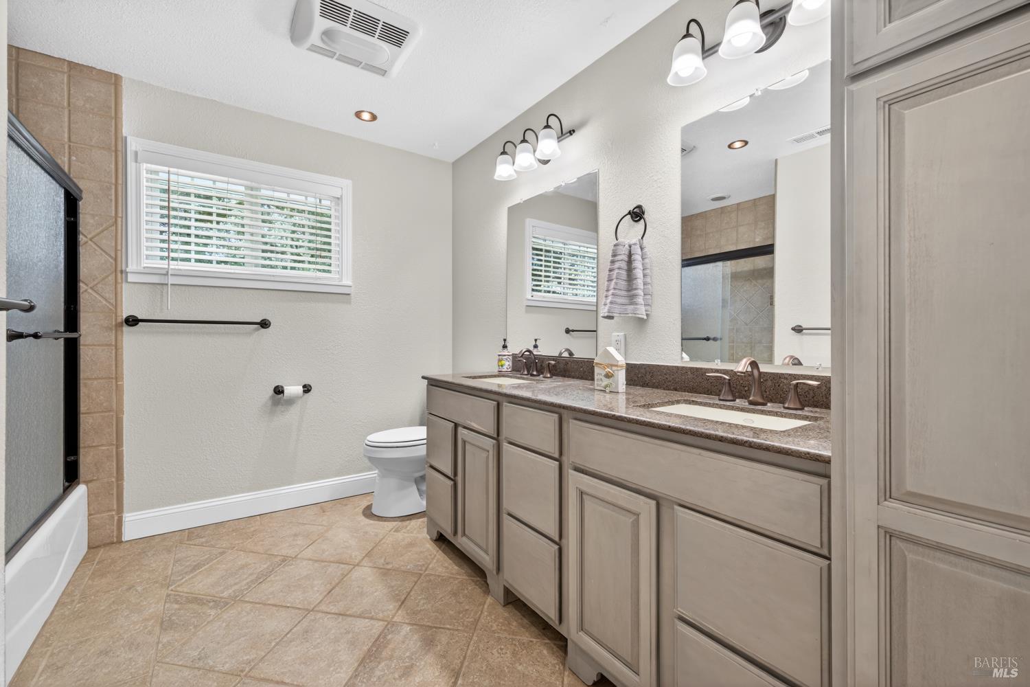 Property photo 38