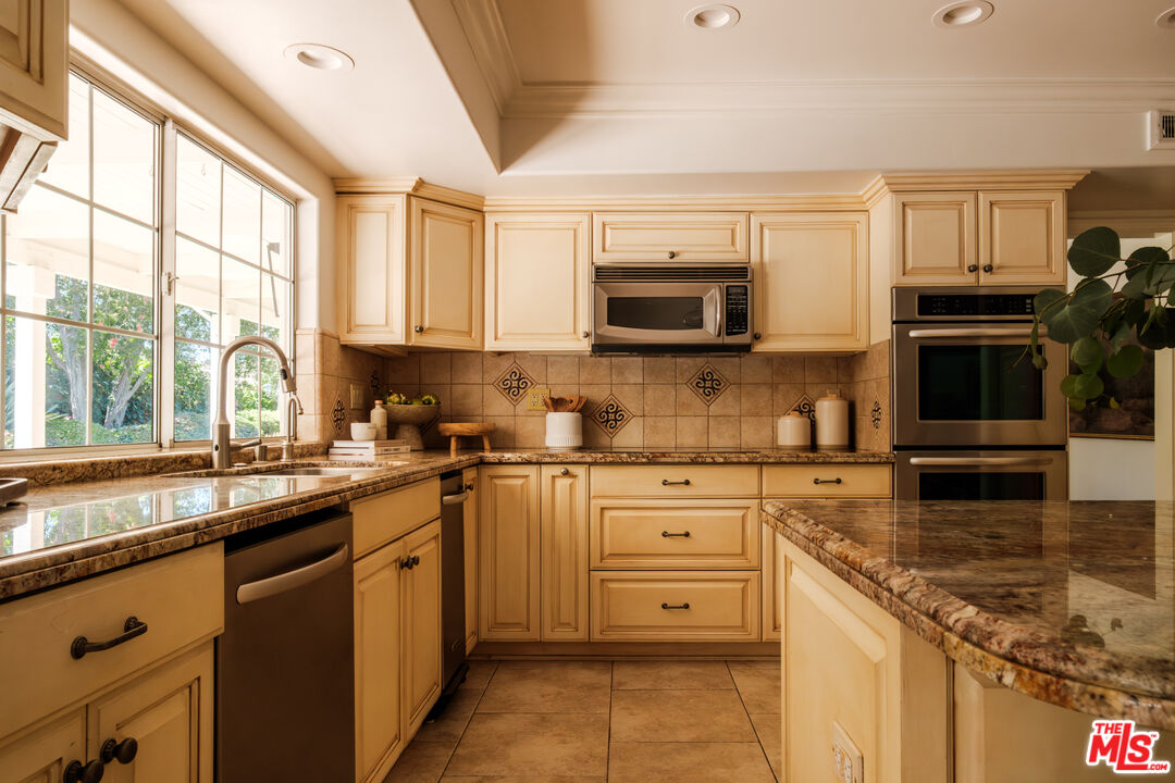 Property photo 28