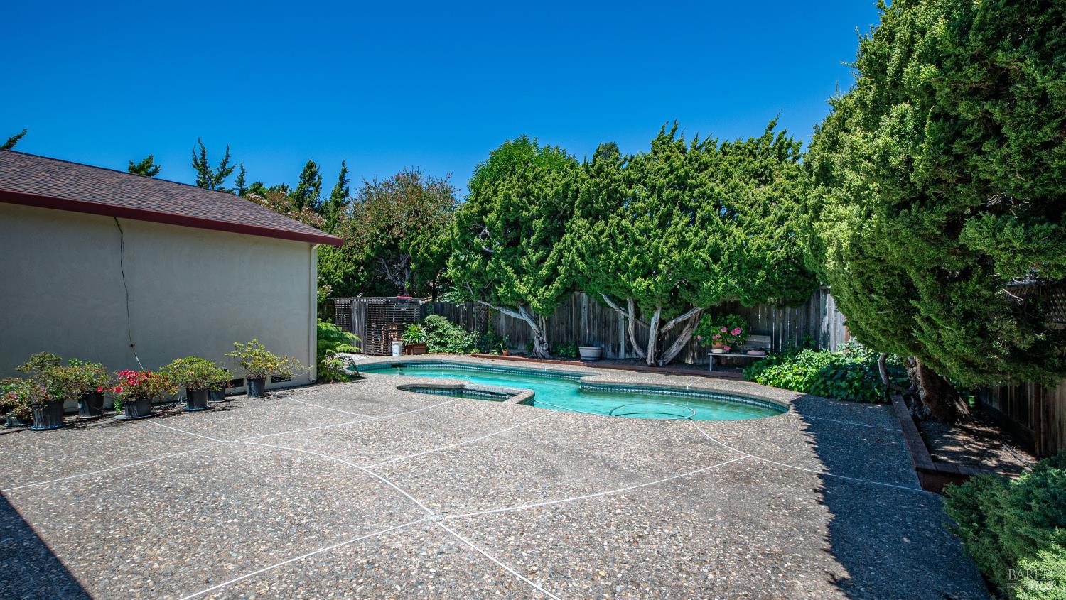Property photo 32
