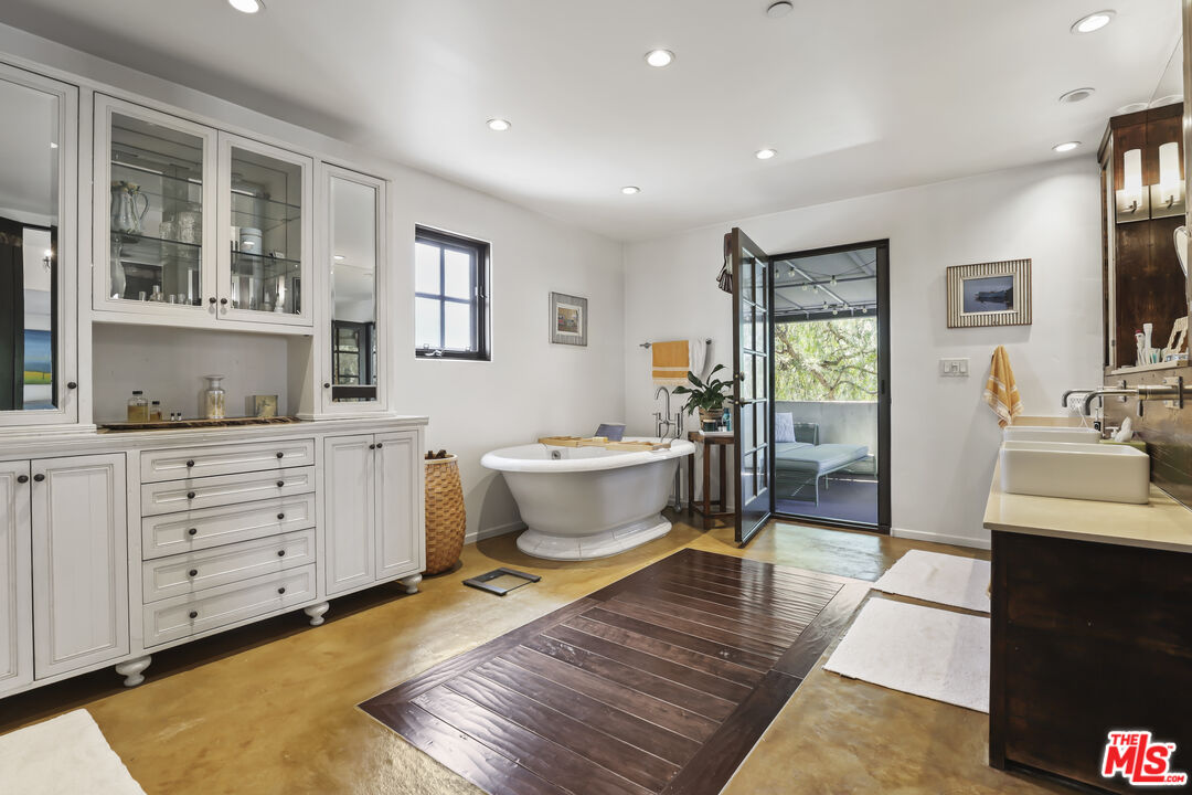 Property photo 44