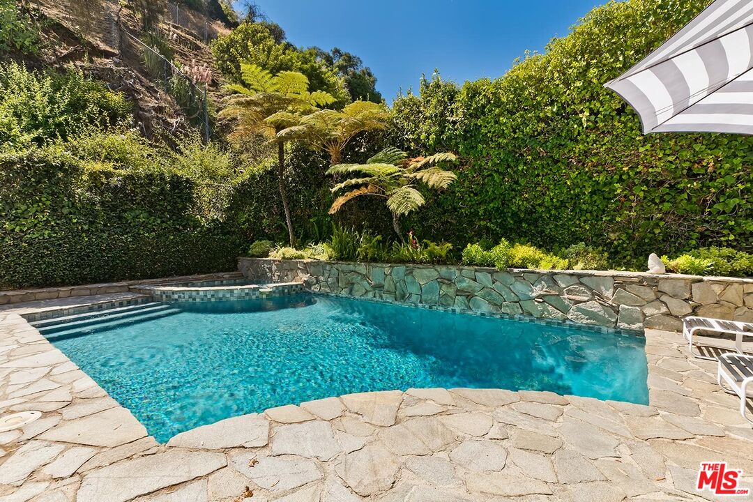 Property photo 32