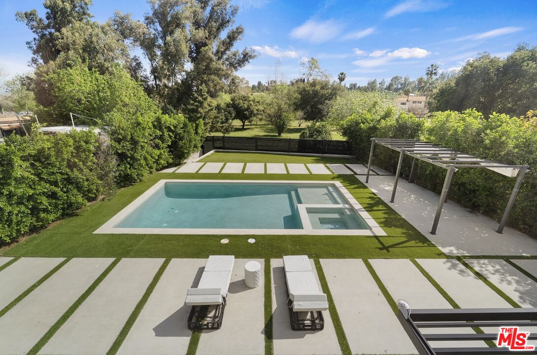 Property photo 32