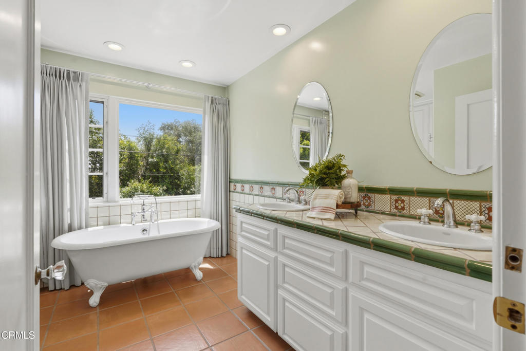 Property photo 32