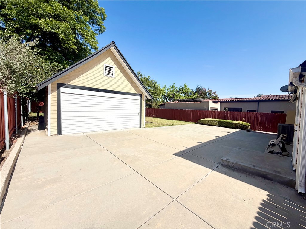 Property photo 31