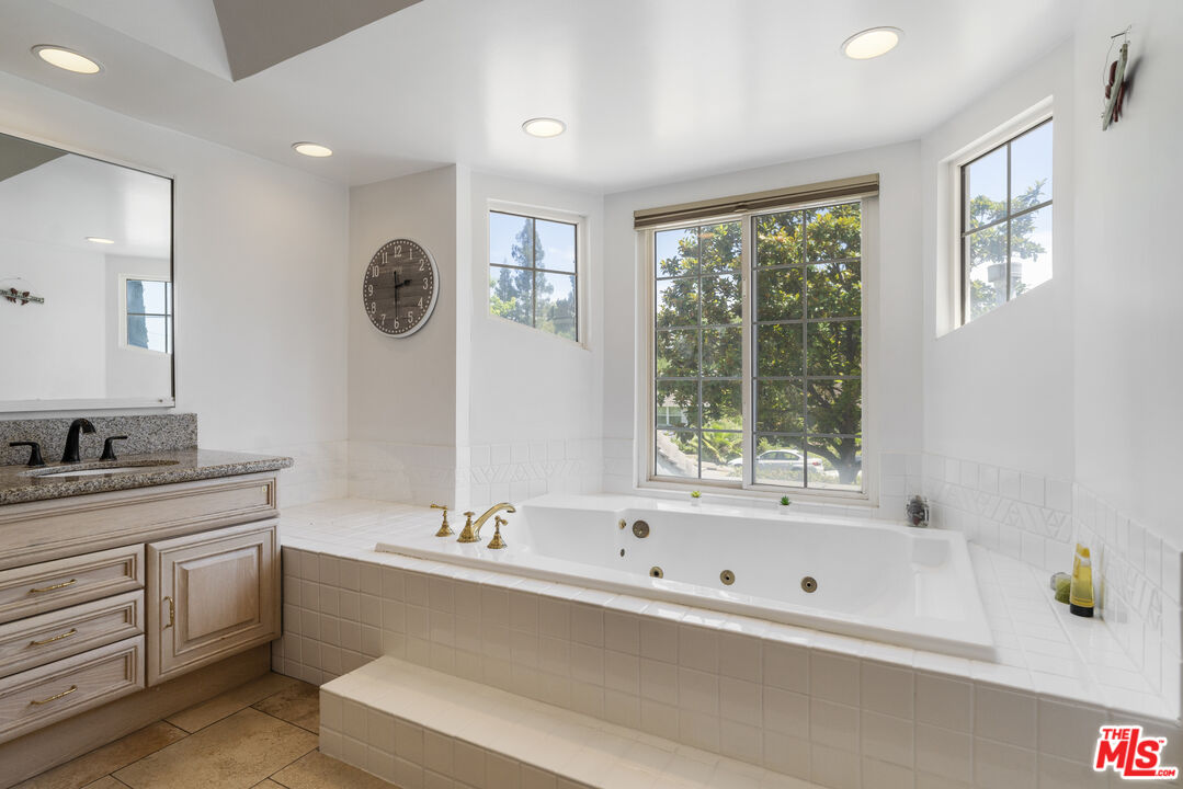 Property photo 42