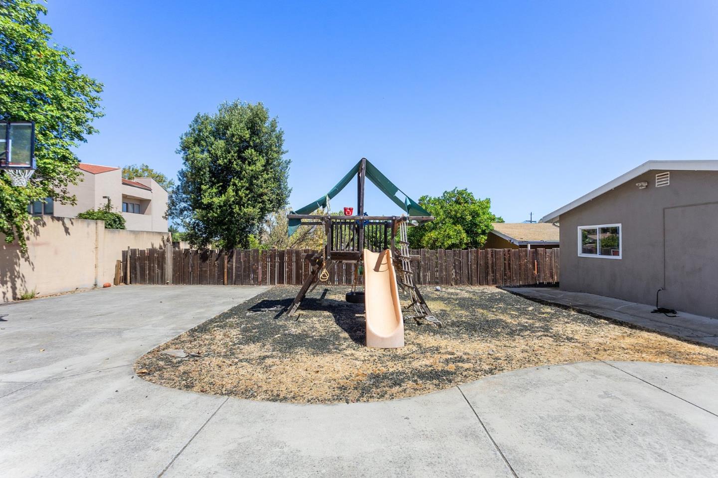 Property photo 35