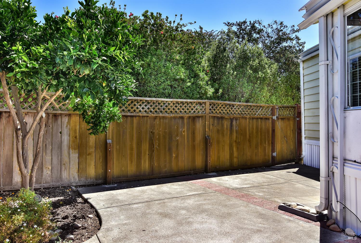 Property photo 33