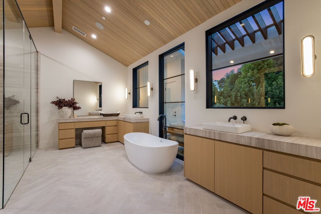 Property photo 50