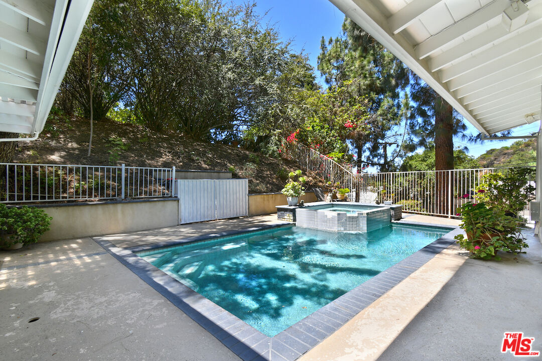 Property photo 35