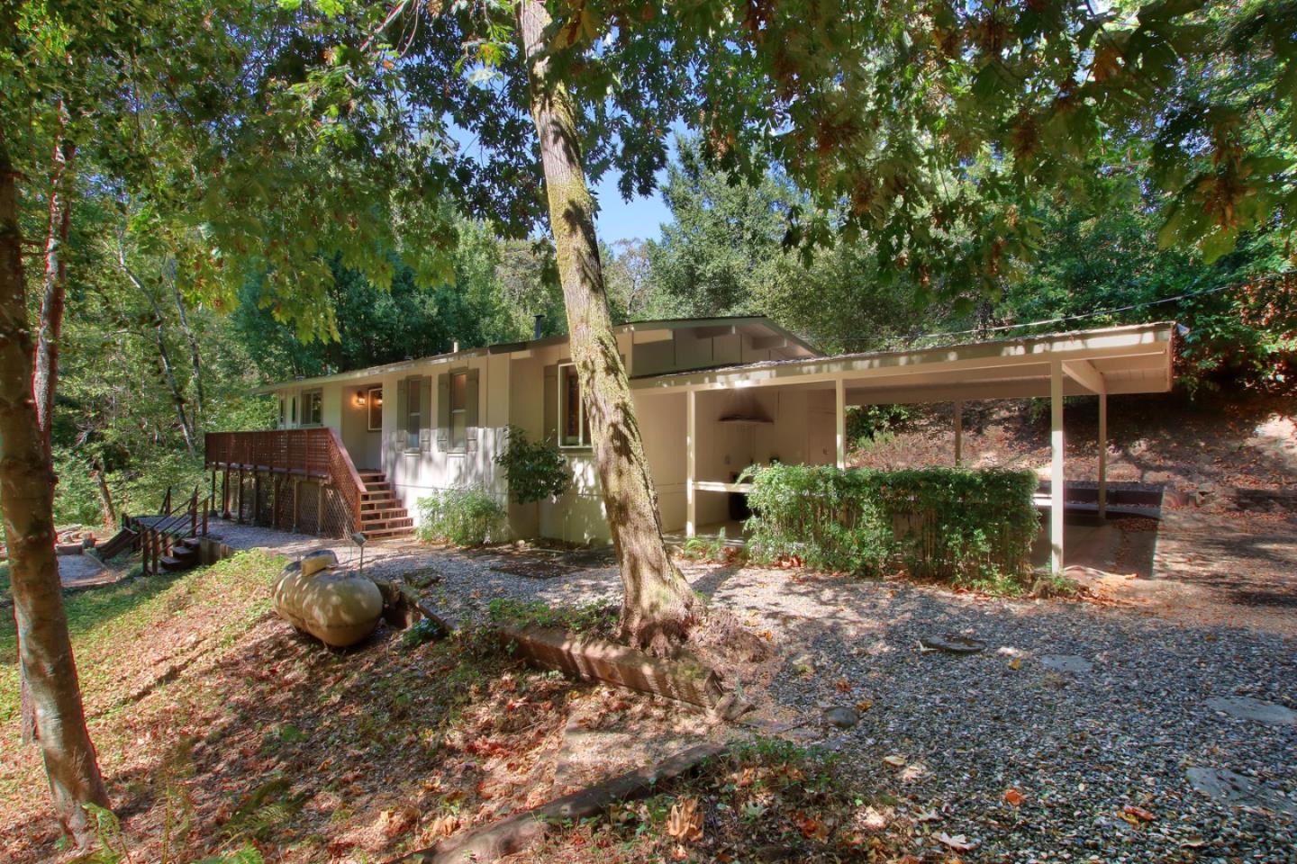 15715 Forest Hill Dr
