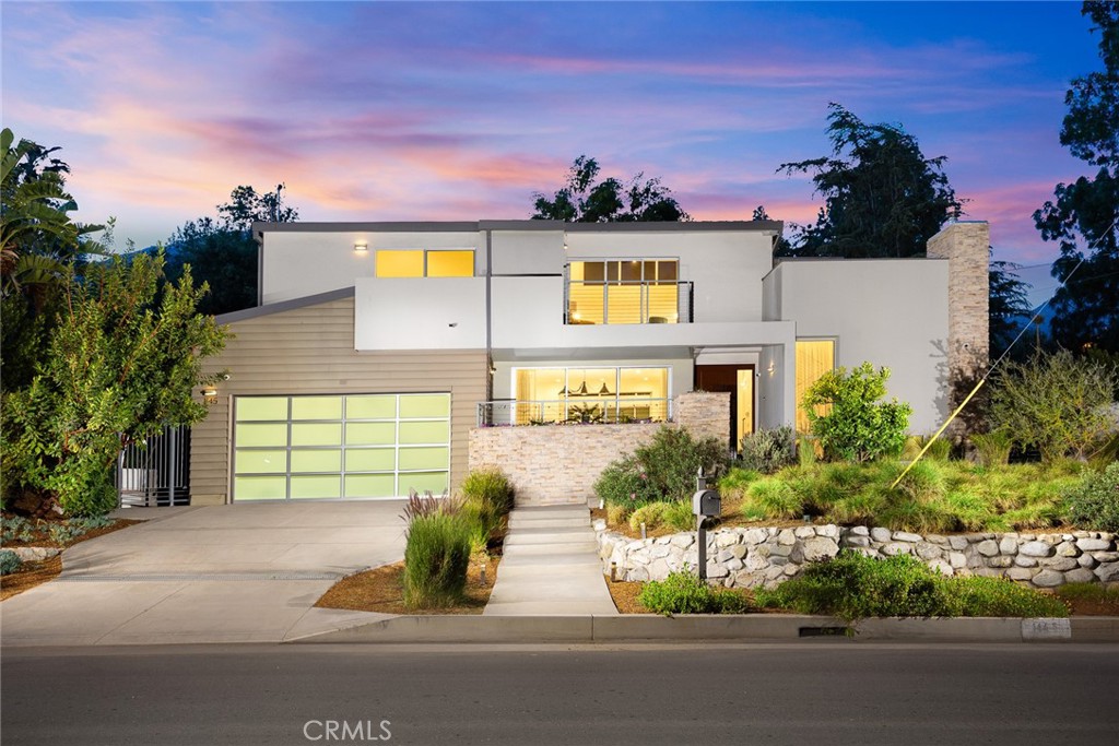 220 Mortimer Ln