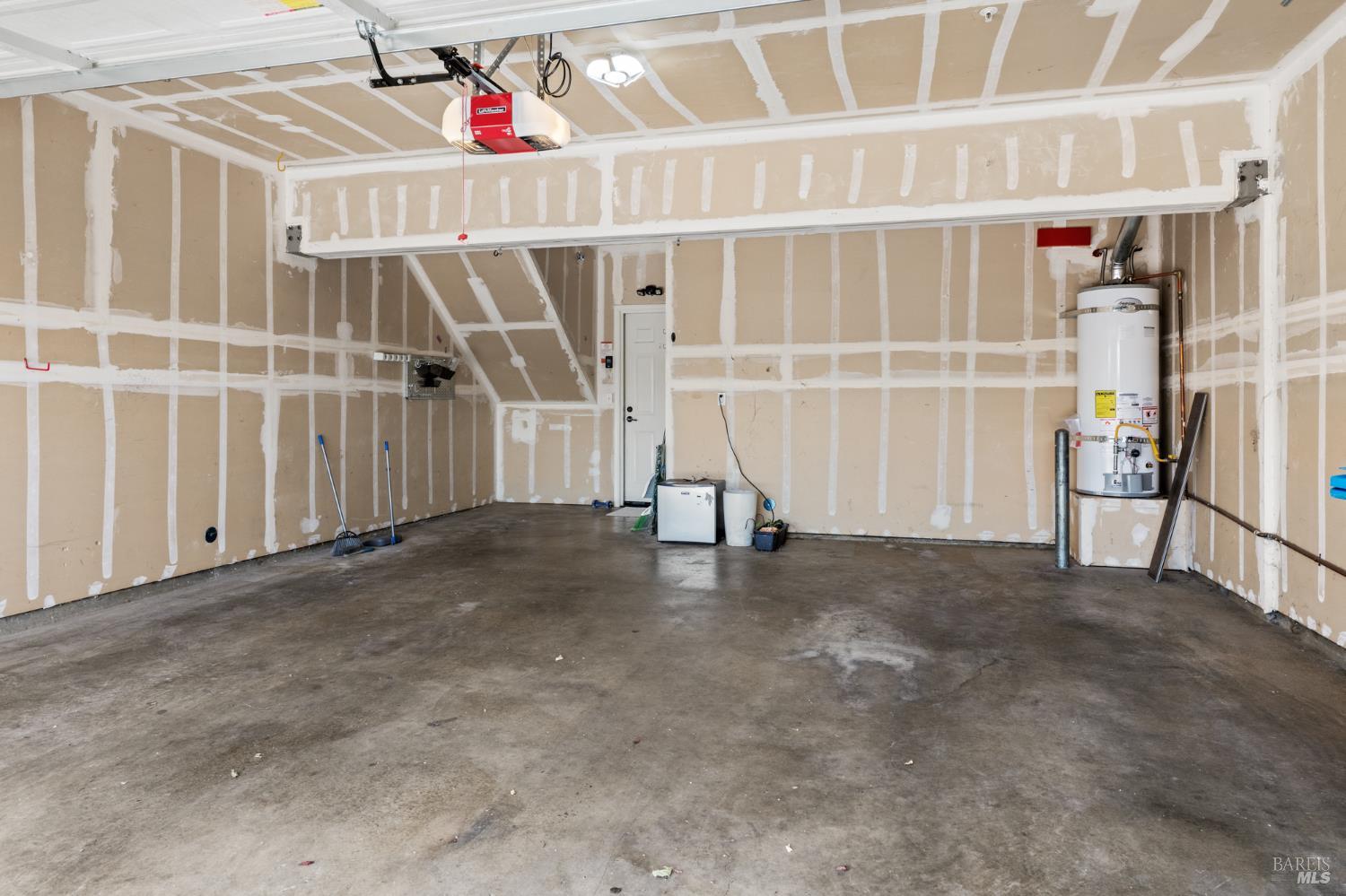 Property photo 38