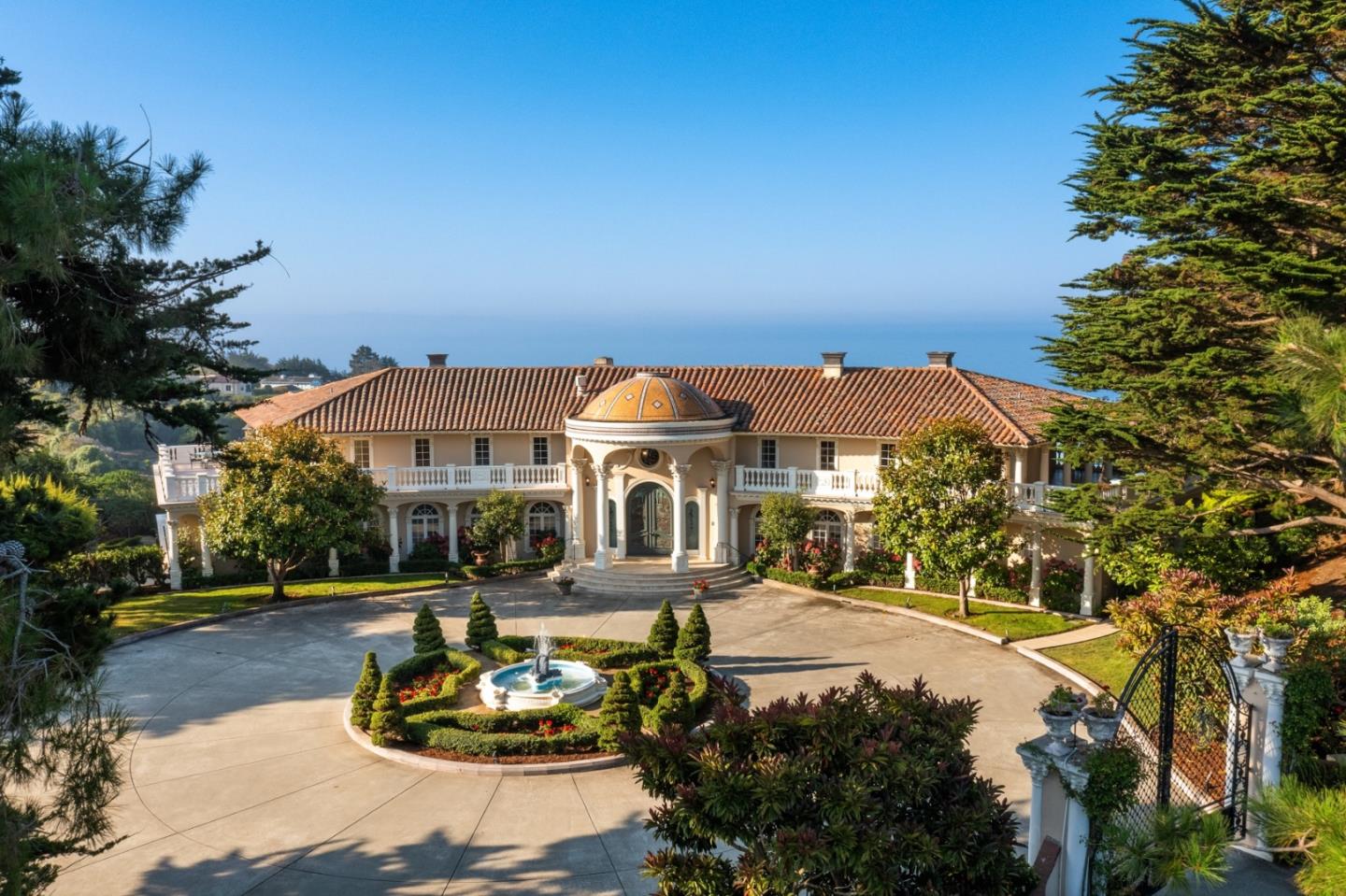 112 Holiday Dr