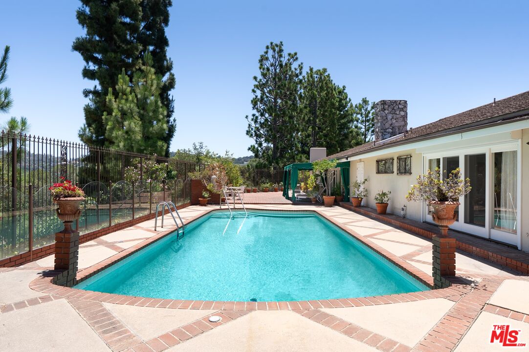 Property photo 35