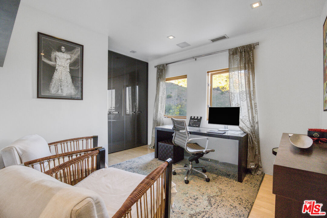 Property photo 44