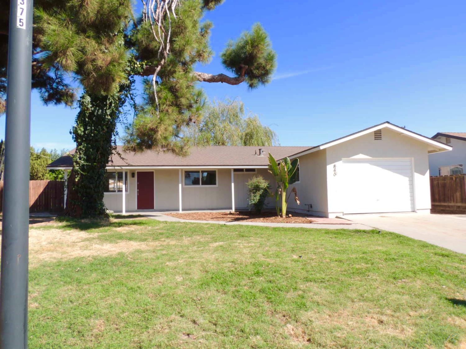 840 Daphne Ln