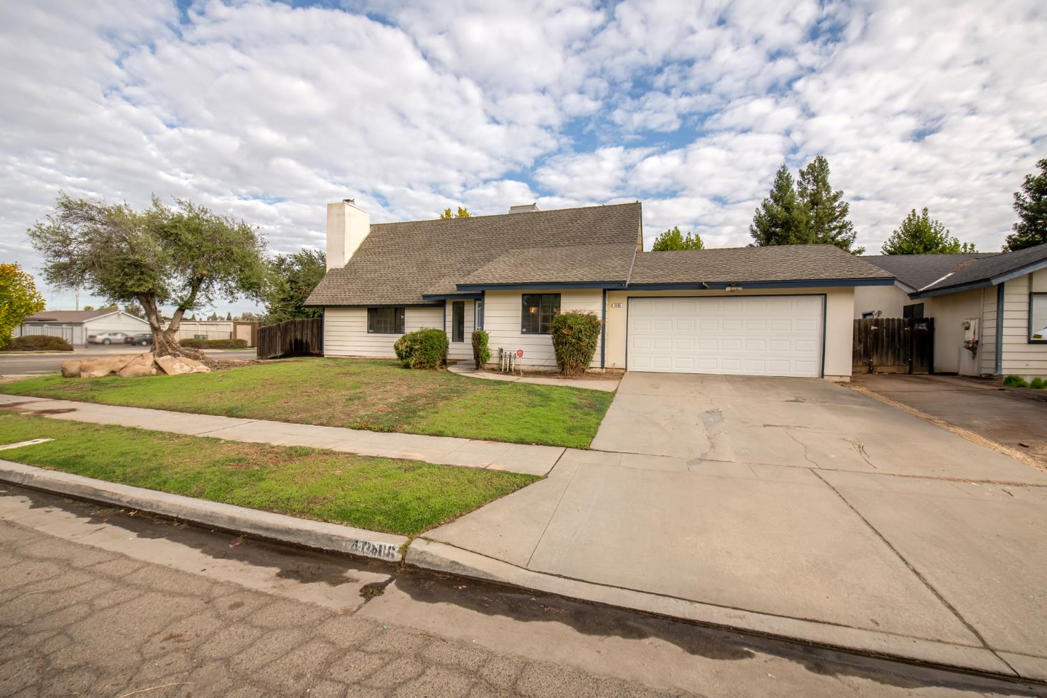 4386 W Magill Ave