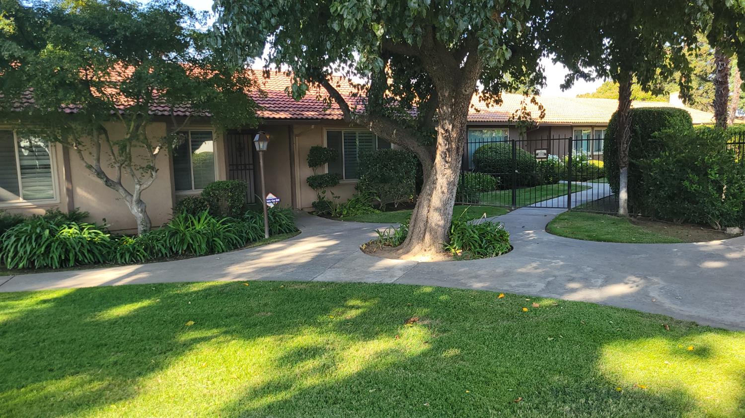 1866 W Santa Ana Ave