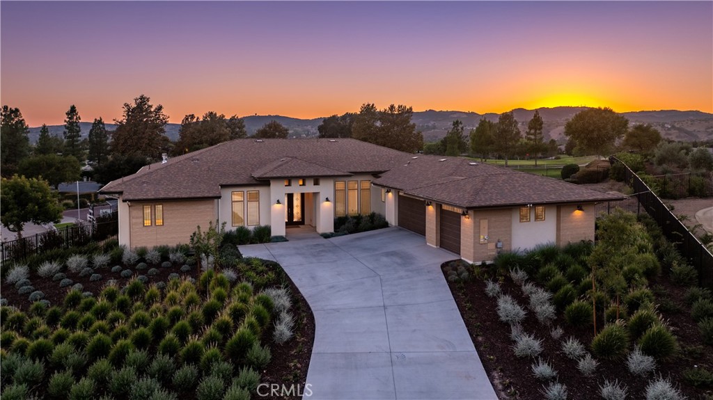 699 Waterford Ct