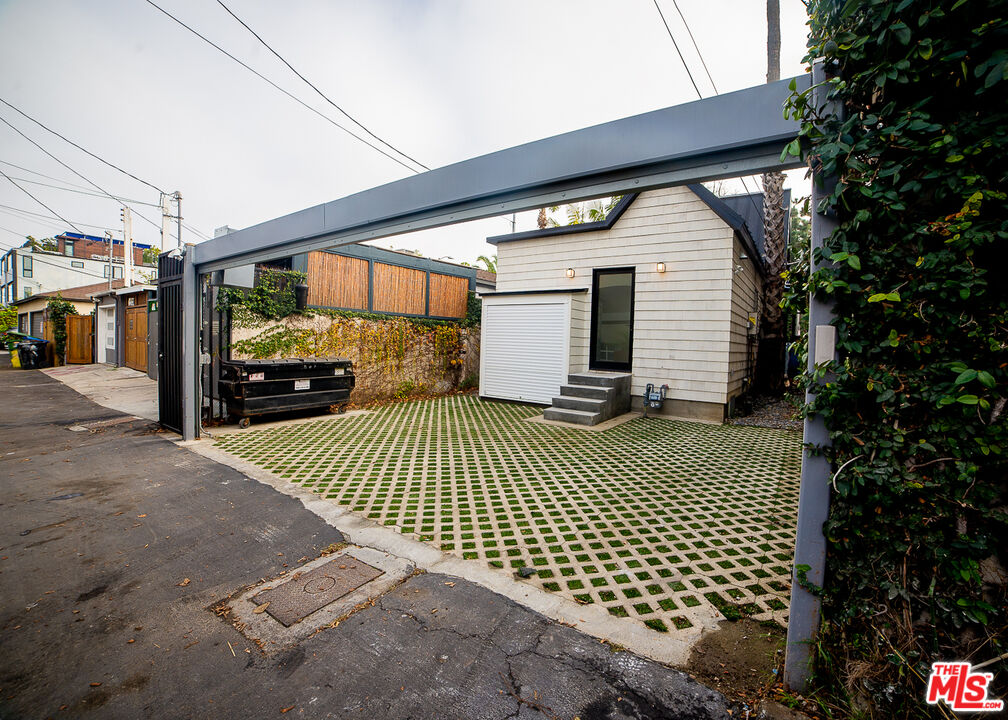 Property photo 25