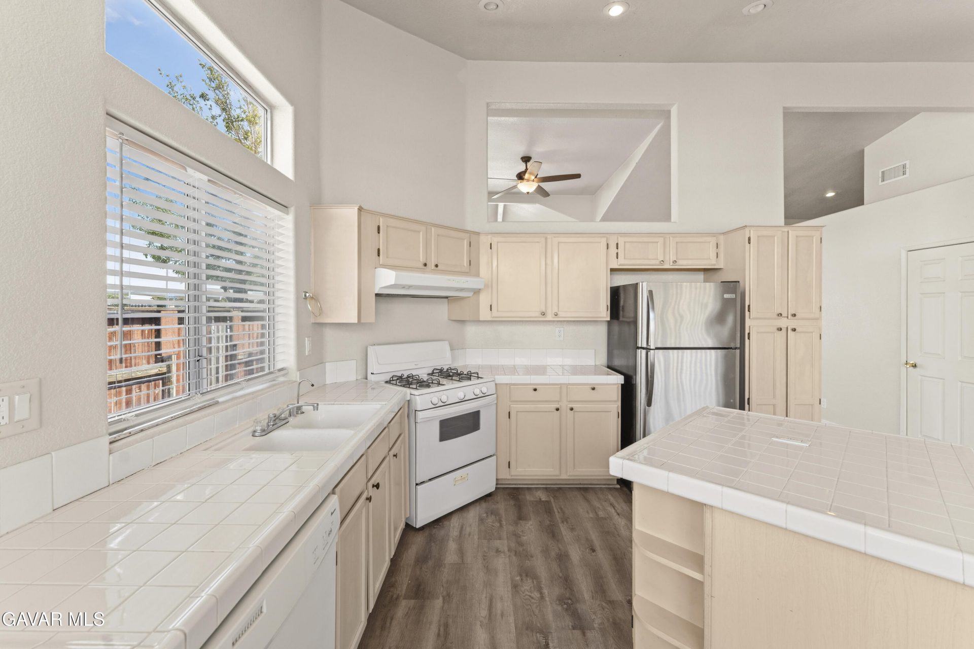 Property photo 28