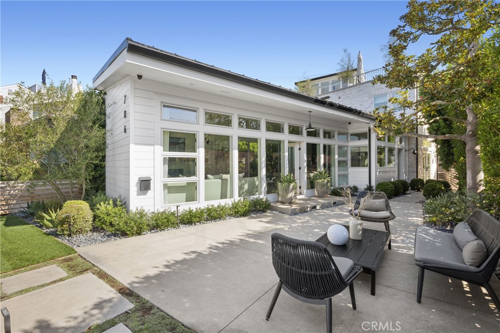 706 Poinsettia Ave, Corona del Mar, CA 92625