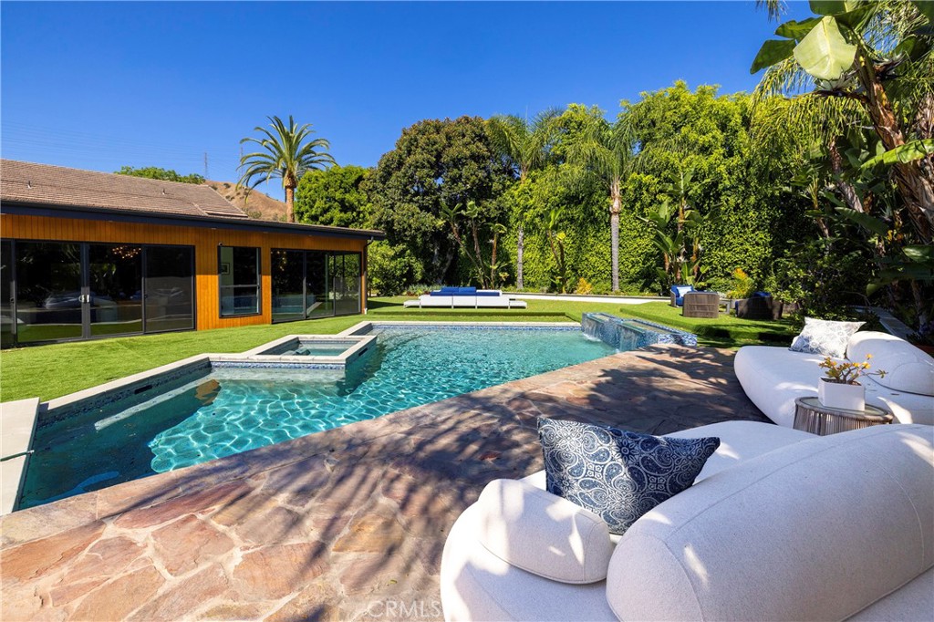 Property photo 33