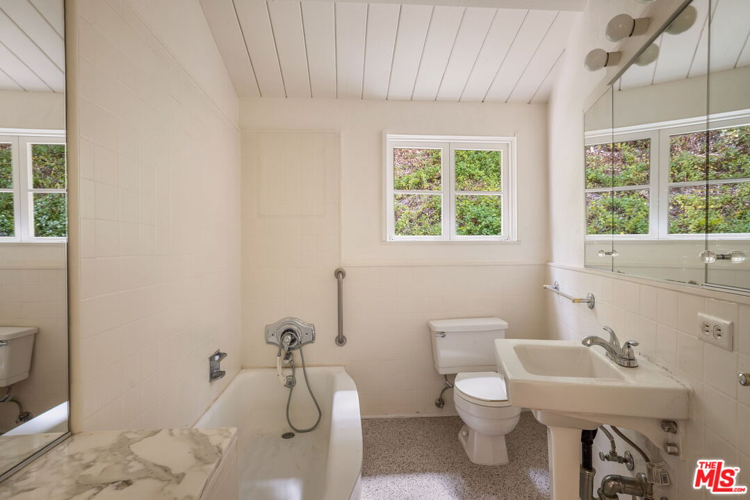 Property photo 44
