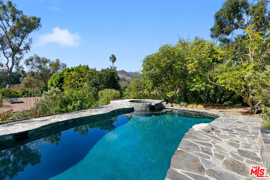 Property photo 32
