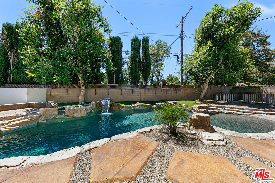 Property photo 35