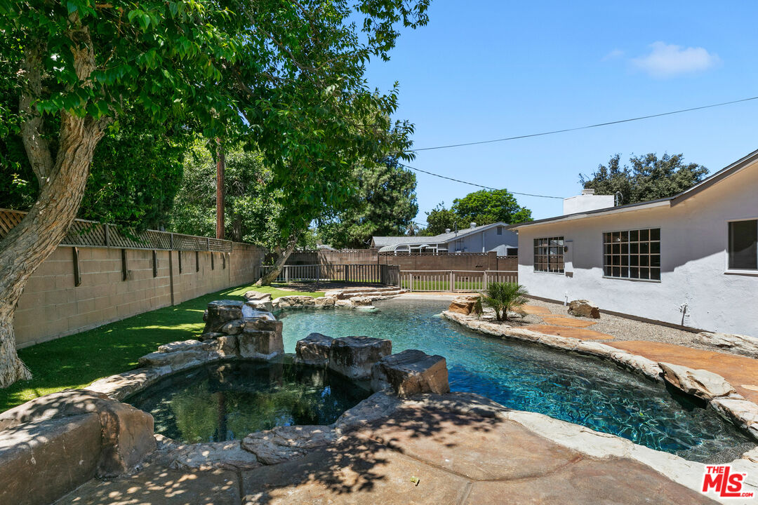 Property photo 38