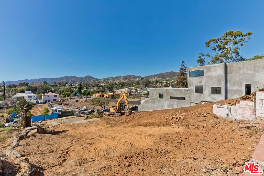 Property photo 32