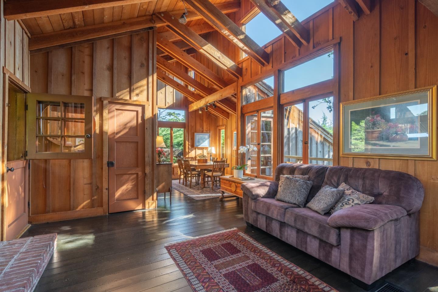 26181 Valley View Ave