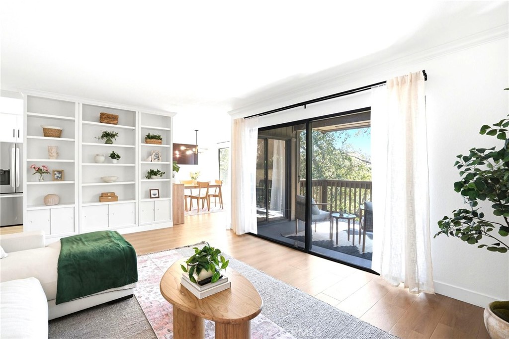 3362 La Mesa Dr Unit 5