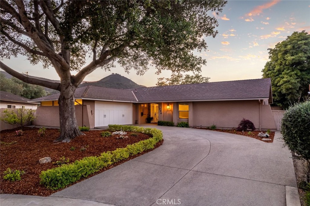 1736 Royal Ct