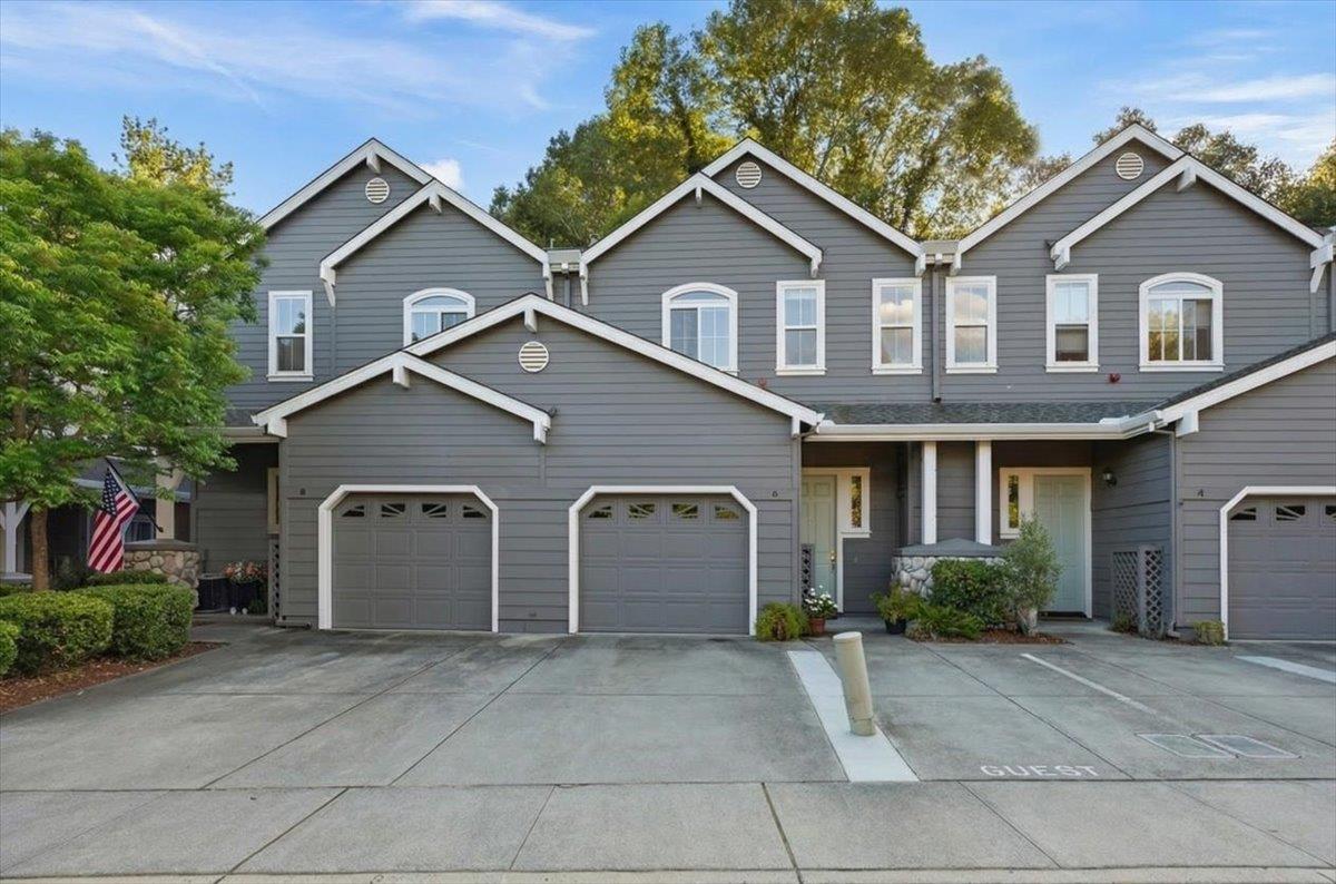 6 Flora Ln