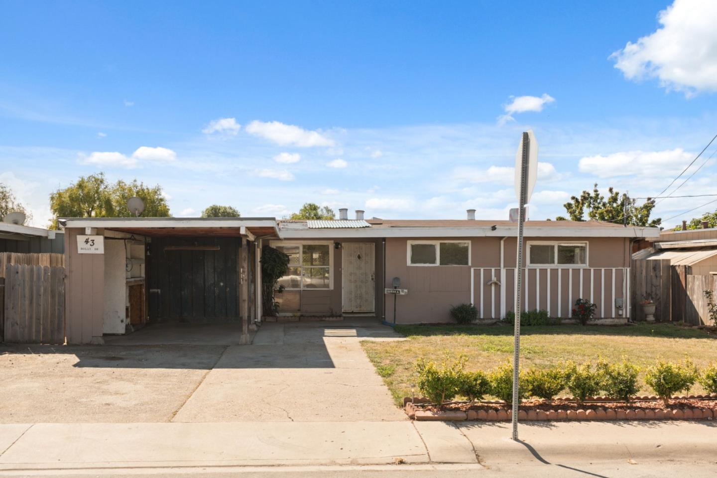 43 Holly Dr