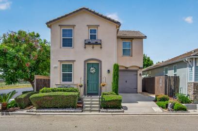 1502 N Reunion Way